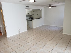 4520 SW 68th Ct Cir-Unit -Apt 8 in Miami, FL - Building Photo - Building Photo