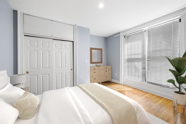 330 1/2 E St in Boston, MA - Building Photo - Building Photo