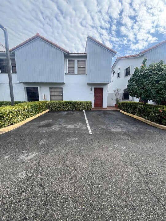 5249 W 24th Ct in Hialeah, FL - Building Photo