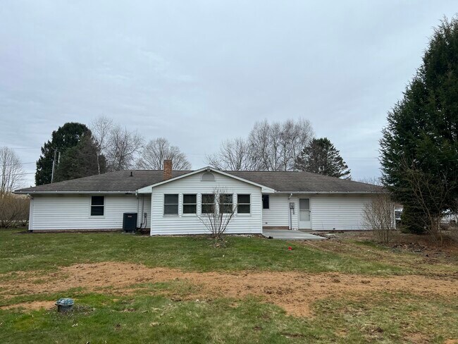 49980 N Park Cir in East Liverpool, OH - Building Photo - Building Photo