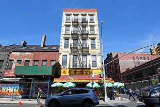 288 Grand St in New York, NY - Building Photo - Building Photo