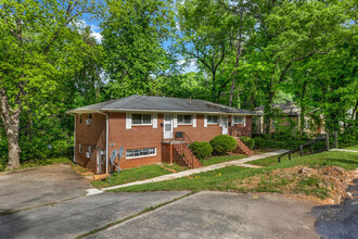 2748 Miles Cir in East Point, GA - Building Photo - Building Photo