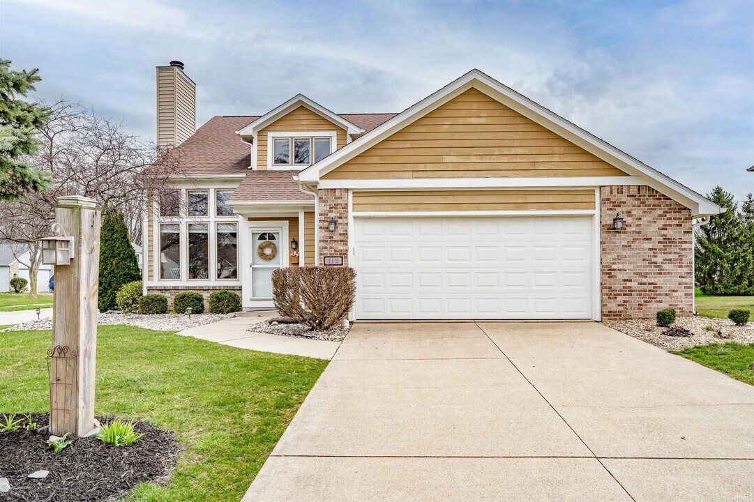 115 Blue Cliff Pl in Fort Wayne, IN - Building Photo