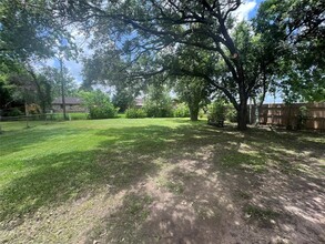 208 Sands St in Angleton, TX - Building Photo - Building Photo