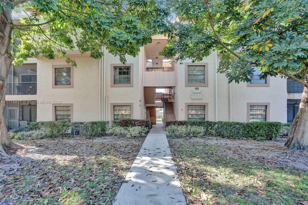 10690 NW 14th St in Plantation, FL - Building Photo