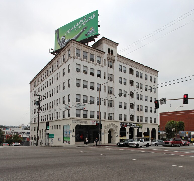 The V @ Beverly in Los Angeles, CA - Foto de edificio