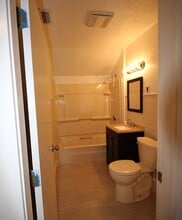 14 Dow St, Unit 2 in Somerville, MA - Building Photo - Building Photo