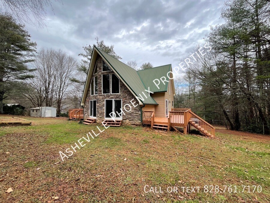 1835 Granite St in Hendersonville, NC - Building Photo