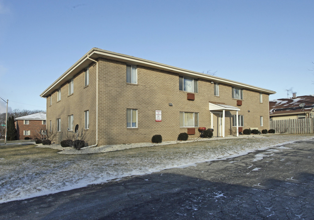 9047 16th Ave in Kenosha, WI - Building Photo