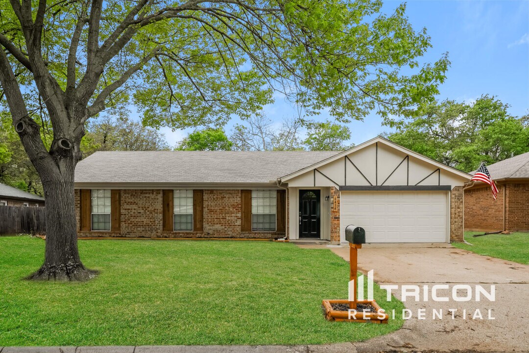 6414 Willow Springs Dr in Arlington, TX - Building Photo