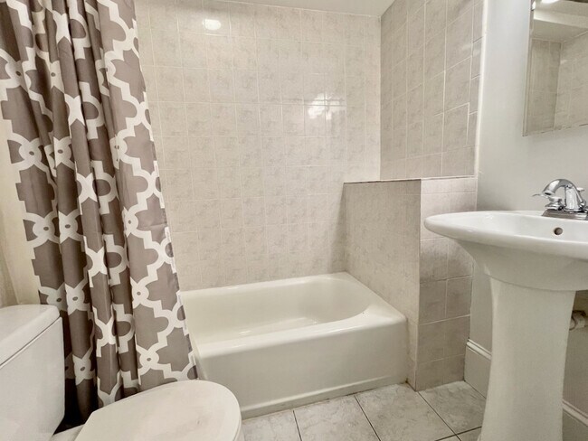 95 West Cedar St, Unit 1 in Boston, MA - Building Photo - Building Photo
