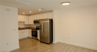 915 Graystone Ave in Lehigh Acres, FL - Foto de edificio - Building Photo