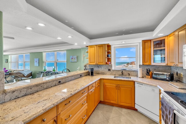 3000 S Ocean Blvd in Boca Raton, FL - Building Photo - Building Photo