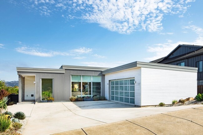 3813 Sedgemoore Dr in Santa Rosa, CA - Building Photo - Building Photo