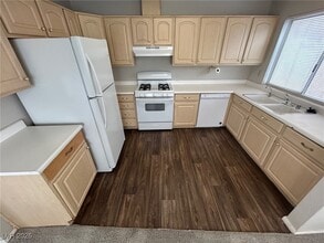 5855 Natures Dr in Las Vegas, NV - Building Photo - Building Photo