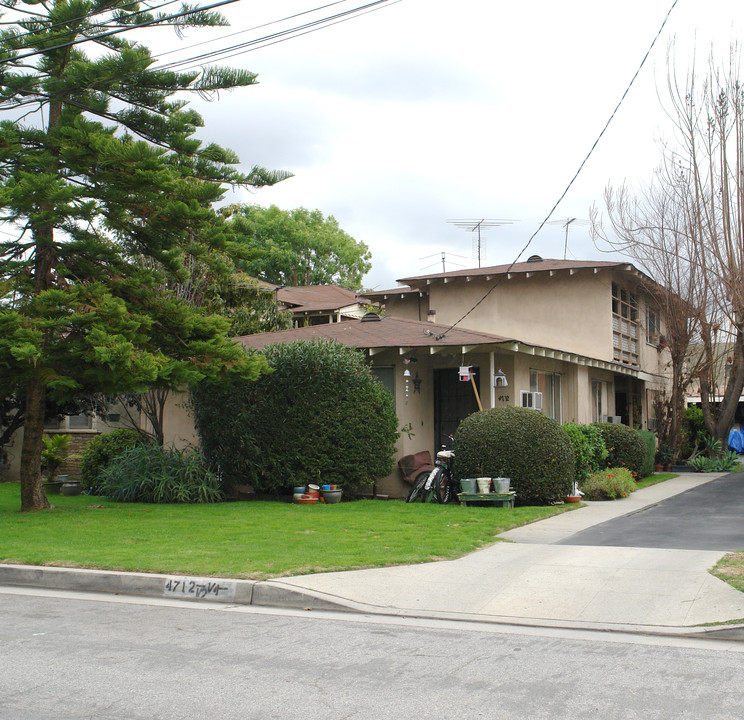 4712 Vantage Ave in Valley Village, CA - Foto de edificio