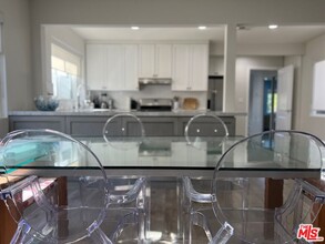 5740 Vantage Ave in Los Angeles, CA - Building Photo - Building Photo