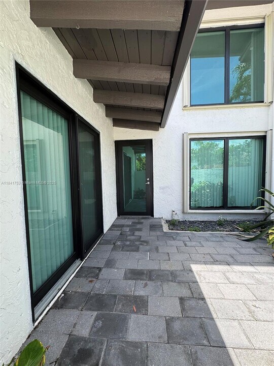 6929 SW 109th Pl in Miami, FL - Building Photo