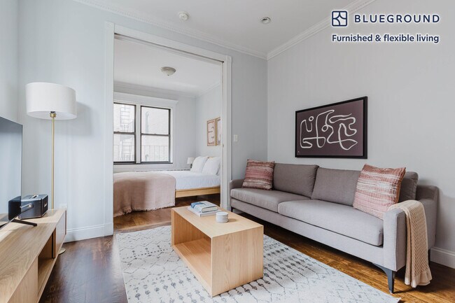 290 W 12th St
