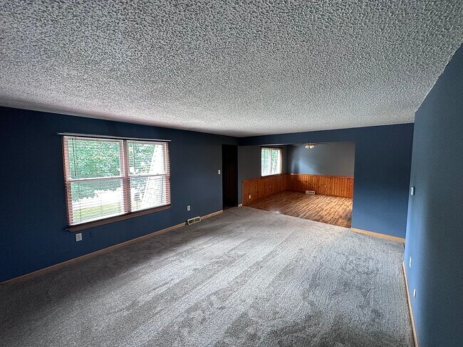 3565 S Benzing Rd in Orchard Park, NY - Building Photo - Building Photo