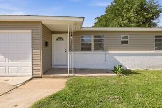 321 SE 67th St in Oklahoma City, OK - Building Photo - Building Photo