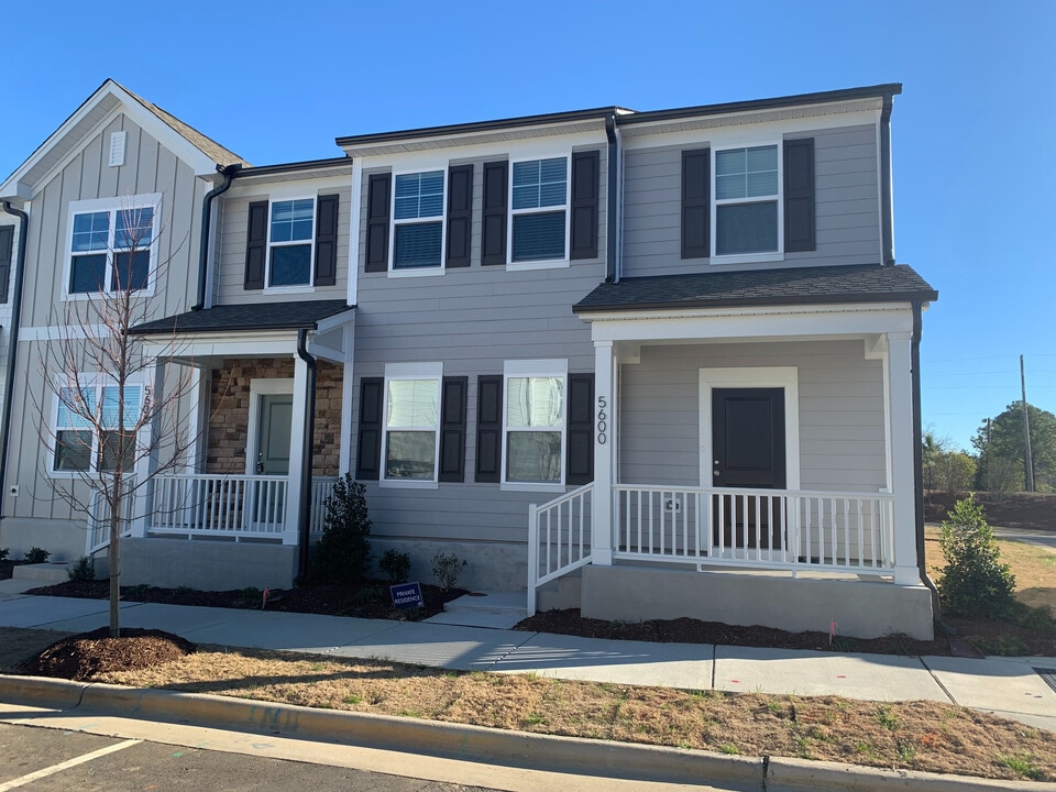 Room in Townhome on Preveza Pl in Raleigh, NC - Building Photo