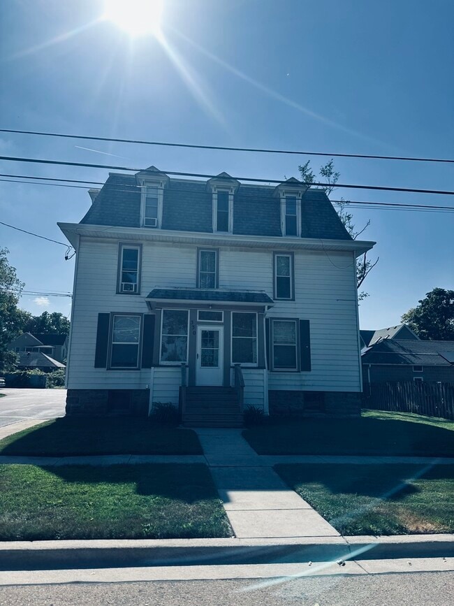 property at 330 W Sycamore St