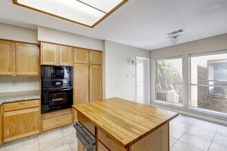 2601 S Broadway St in La Porte, TX - Building Photo - Building Photo