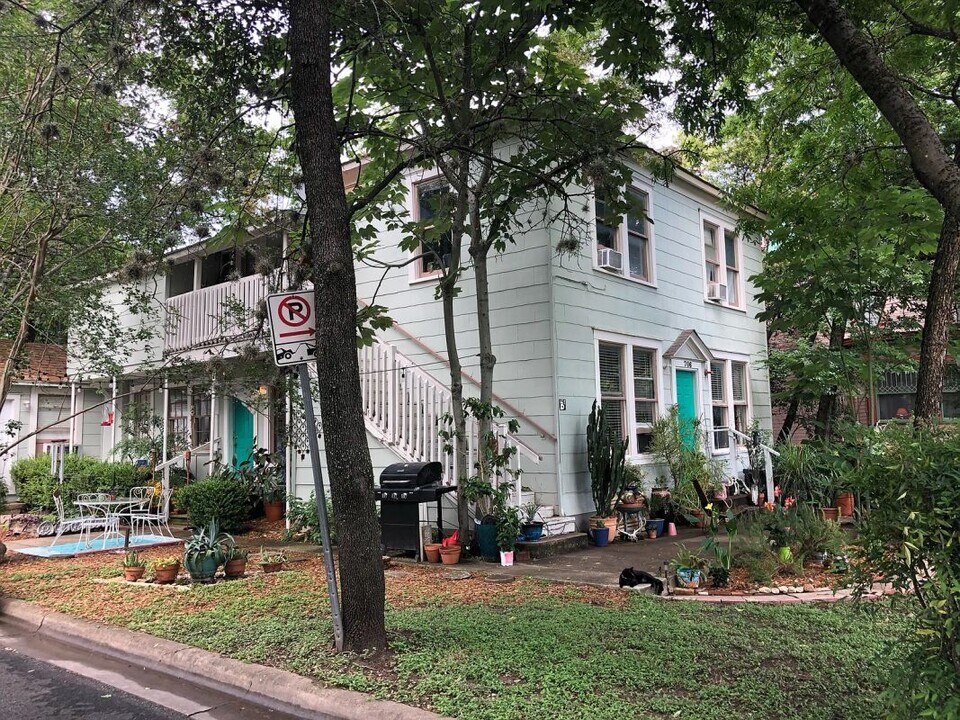 706 W 32nd St in Austin, TX - Building Photo