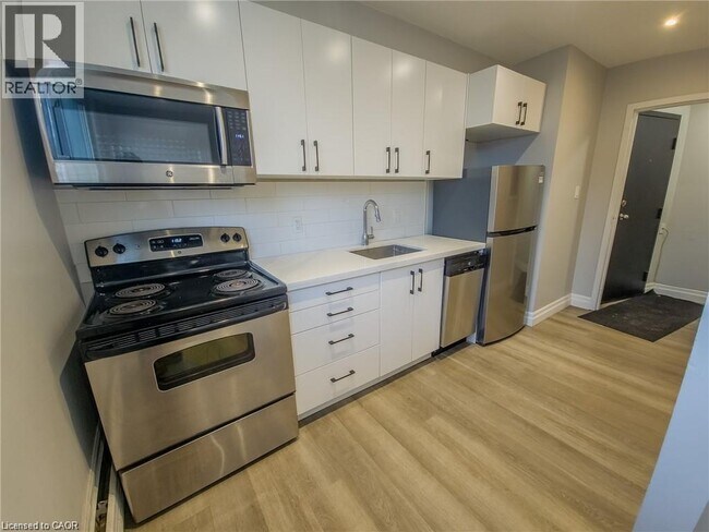 410 Hazel St in Waterloo, ON - Building Photo - Building Photo