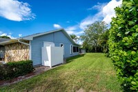 902 SW Willow Ln in Palm City, FL - Foto de edificio - Building Photo