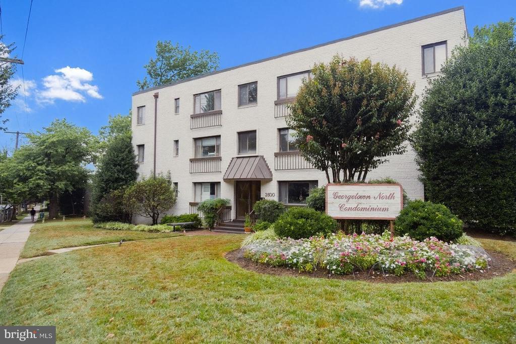 3815 Davis Pl NW in Washington, DC - Building Photo