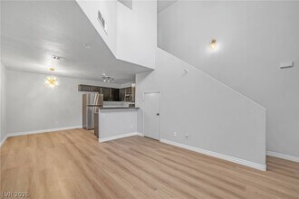 555 Roxella Ln in Las Vegas, NV - Building Photo - Building Photo