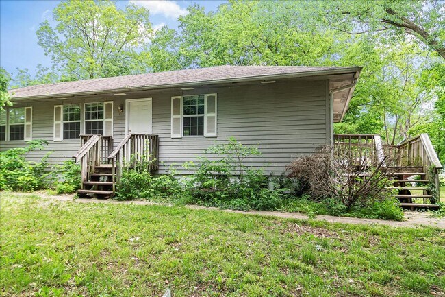 307 S Walnut St in La Monte, MO - Building Photo - Building Photo