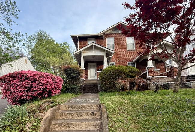 property at 2030 Emoriland Blvd
