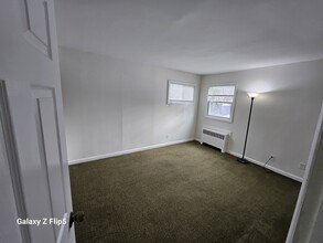 4 Briaroot Dr in Smithtown, NY - Building Photo - Building Photo