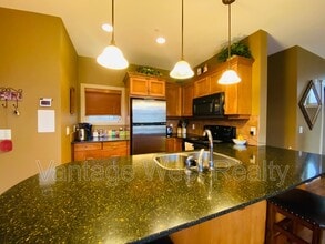 1795 Country Club Dr in Kelowna, BC - Building Photo - Building Photo