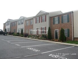 177 Sandy Ln in Broadway, VA - Building Photo