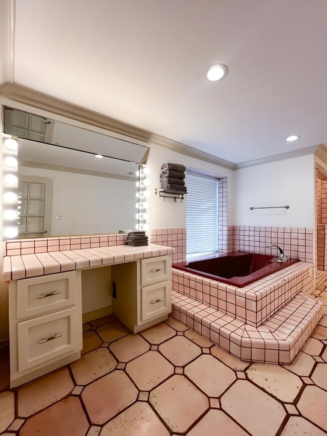 1231 Ozeta Terrace in Los Angeles, CA - Building Photo - Building Photo