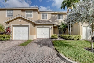 6420 Park Lake Cir in Boynton Beach, FL - Building Photo