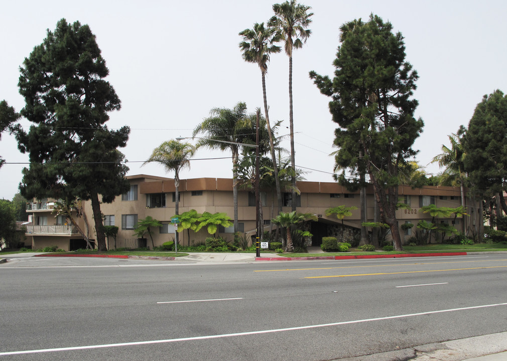 Royal Carriage Apartments in Torrance, CA - Building Photo