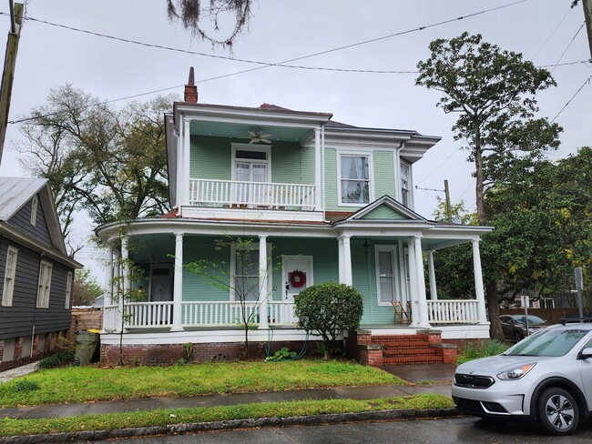 property at 301 E 40th St