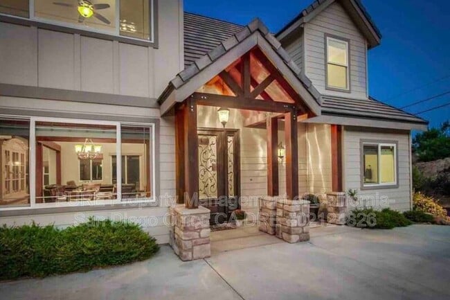 15410 Markar Rd in Poway, CA - Building Photo - Building Photo