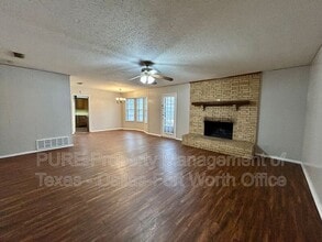 2608 Oaks Dr in Granbury, TX - Building Photo - Building Photo