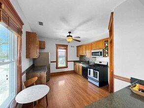 140 Broadway, Unit 2 in Libertyville, IL - Building Photo - Building Photo