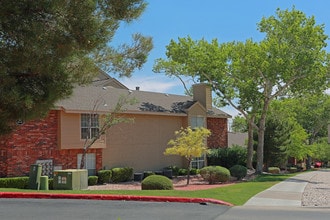 Chimneys in El Paso, TX - Foto de edificio - Building Photo