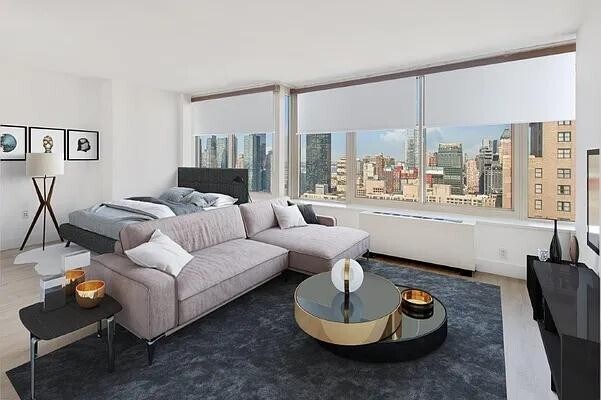 315 W 33rd St in New York, NY - Building Photo - Building Photo