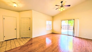 5995 Laguna Ranch Cir in Sacramento, CA - Building Photo - Building Photo