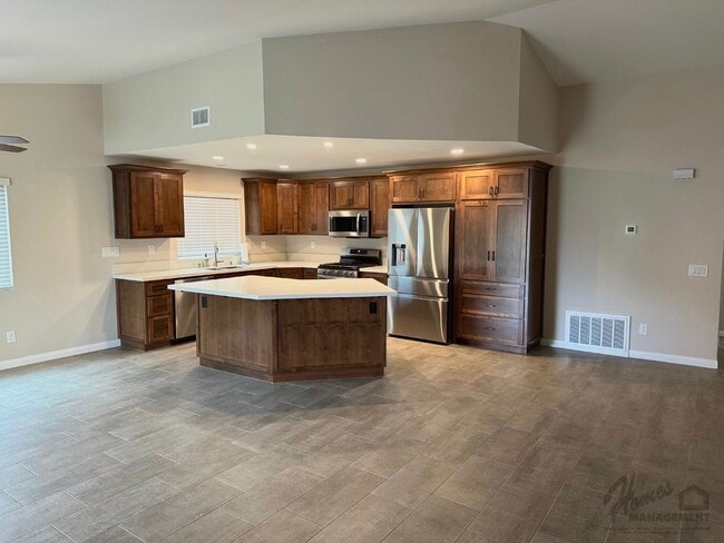 610 Sunset Ct in San Marcos, CA - Building Photo - Building Photo