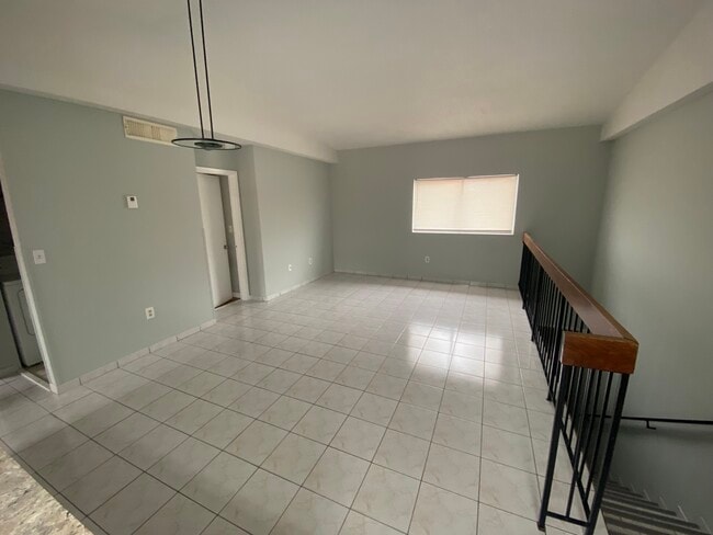 6370 W 27 Court, Unit Apt 204 in Hialeah, FL - Building Photo - Building Photo